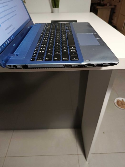 Tani laptop Samsung z dobrą baterią