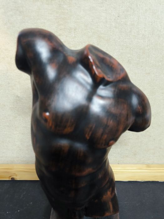 Tronco de homem em cerâmica