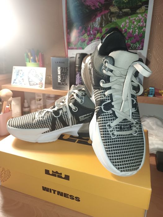 Баскетбольні кросівки чоловічі Nike Lebron