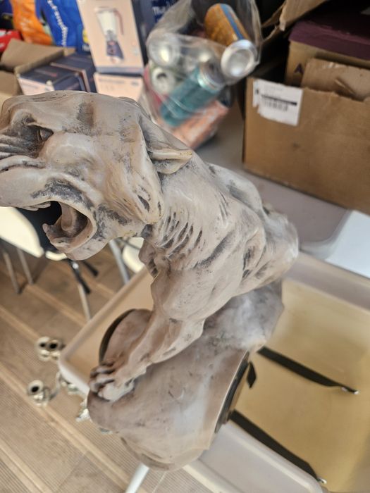 Vendo estatua antiga