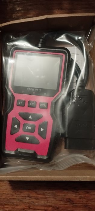 Profesjonalny tester diagnostyczny OBD2 – model V519 NOWY
