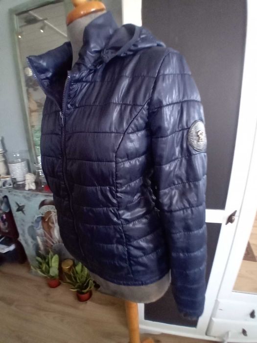 Kurtka pikowana z kapturem