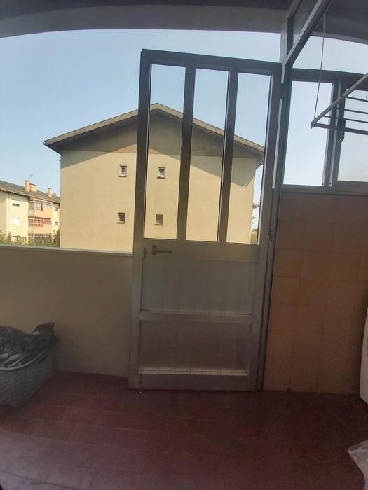 45€- 2a baixa Para libertar espaço Vendo porta de alumínio