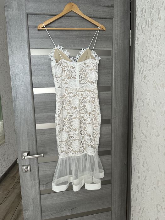 Біла кружевна сукня р.S