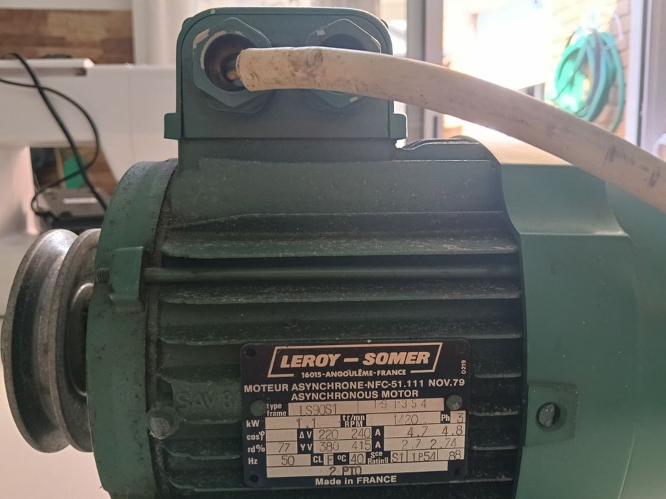 Motor trifásico usado em bom estado