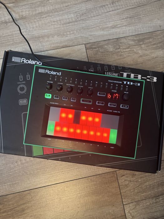 Syntezator Roland TB-3