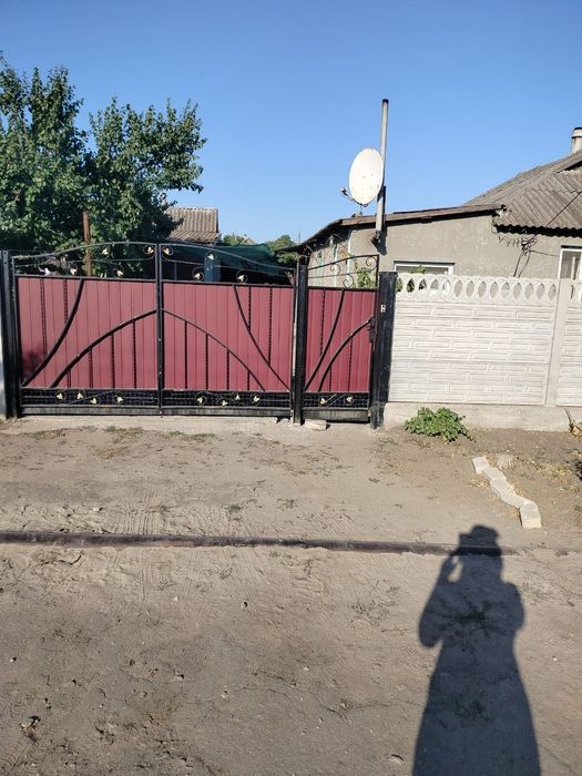 До вашої уваги добротний дом зі своею свердловиною.
