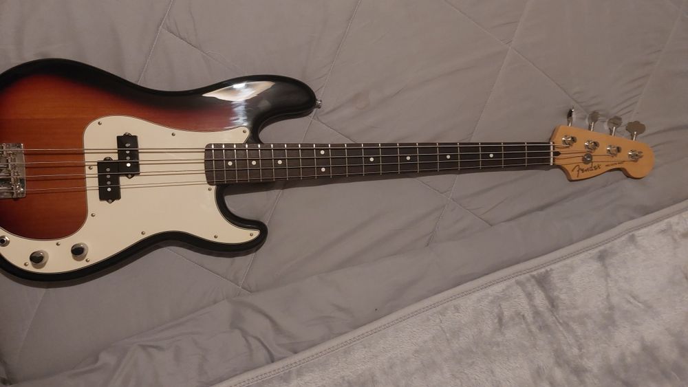 Baixo fender precision