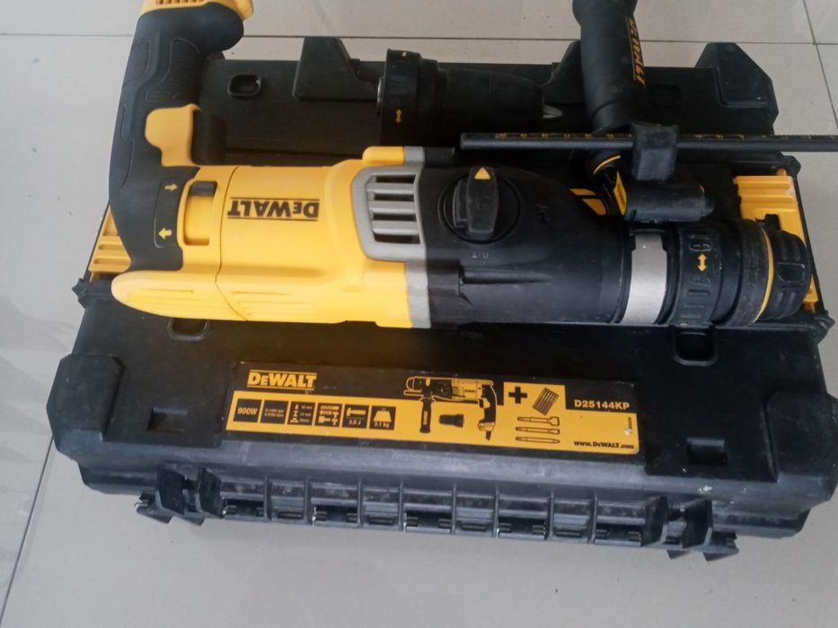 Mlotowiertarka udarowa DEWALT  D25144K