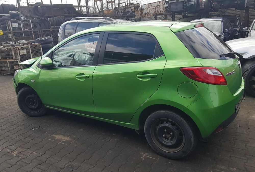 Mazda 2 / 1.3 86km / 2010r. / na części