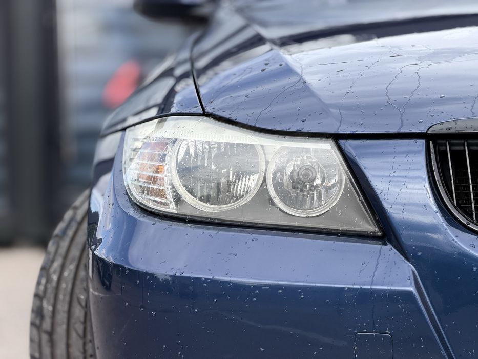 BMW 3 Series 320i