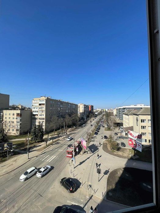 Продається 3-кім квартира по вулиці Євгена Коновальця.