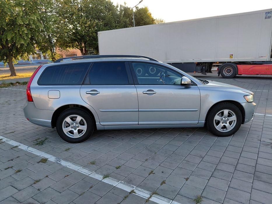 Продаю VOLVO V50.