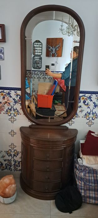 Móvel com espelho