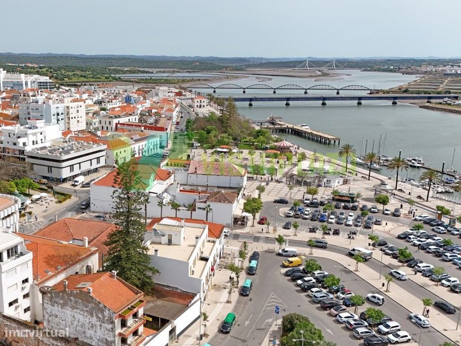 Apartamento T2 Único com Vista Rio na Zona Ribeirinha de Portimão