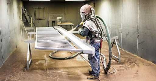 Piaskowanie, Lakierowanie proszkowe