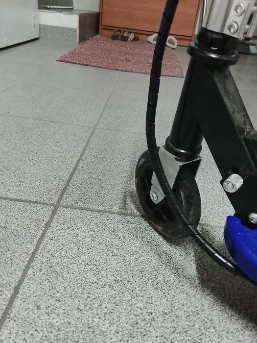 Vendo trotinete eléctrica de criança