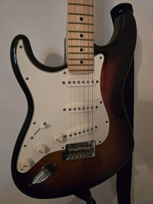 Fender Stratocaster Sunburst Canhoto Esquerdina