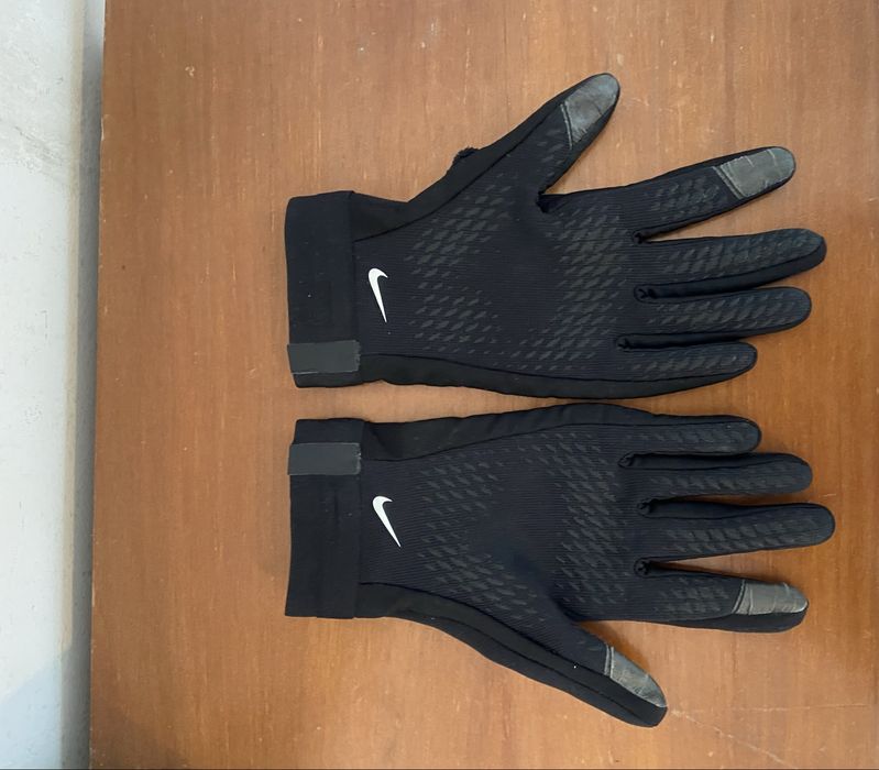 Luva de nike em bom estado