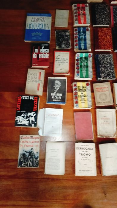 Coleção de 46 livros antigos