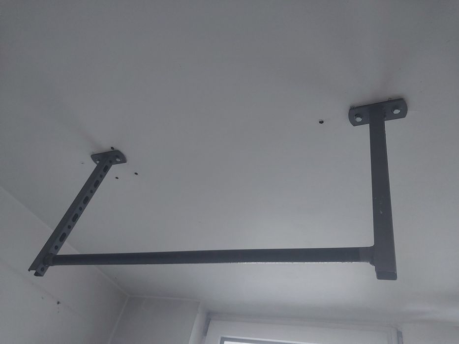 Drążek do podciągania sufitowy