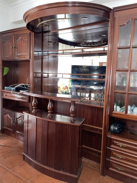 Móvel com bar antigo