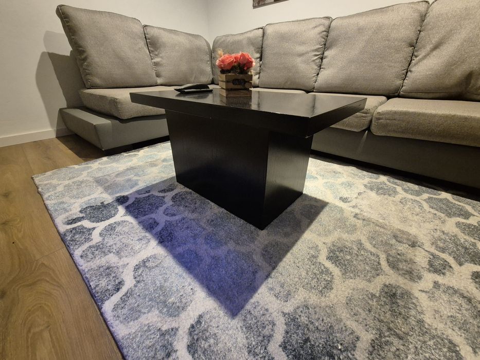 Sofá cinza de canto