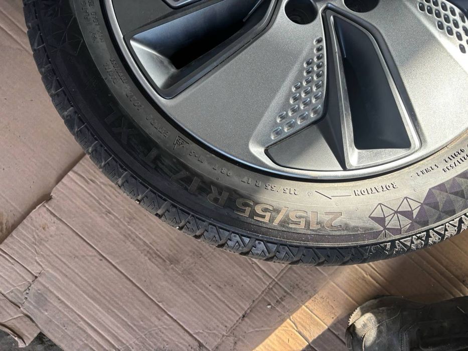 Диски колеса з гумою R17 Continental 2020р 215/55 5*114.3 Hyundai Kia
