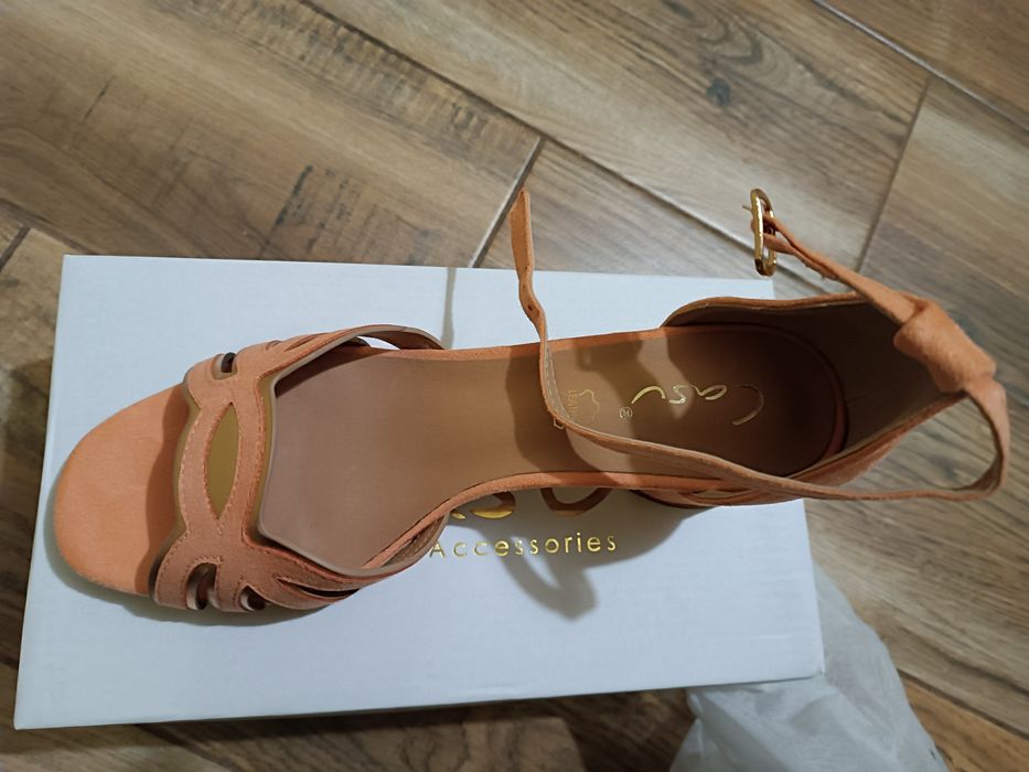 Sandały nowe brzoskwiniowe 39 Casu