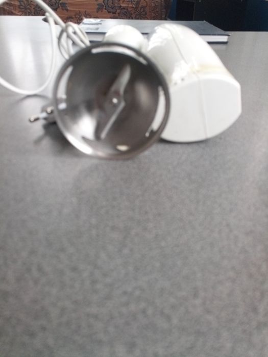 Блендер Sinbo рабочий