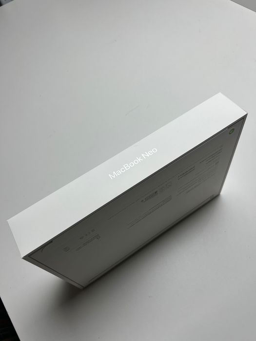 MacBook Neo 13 plomby