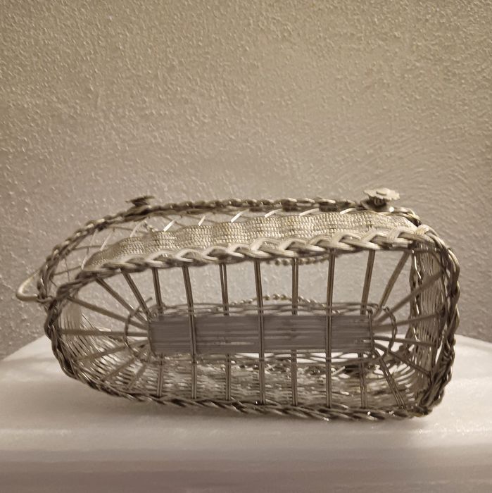 Cesta de metal antiga  para garrafa