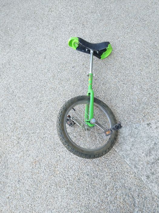 Monociclo  ajustavel como novo  Impecavel 40€ .