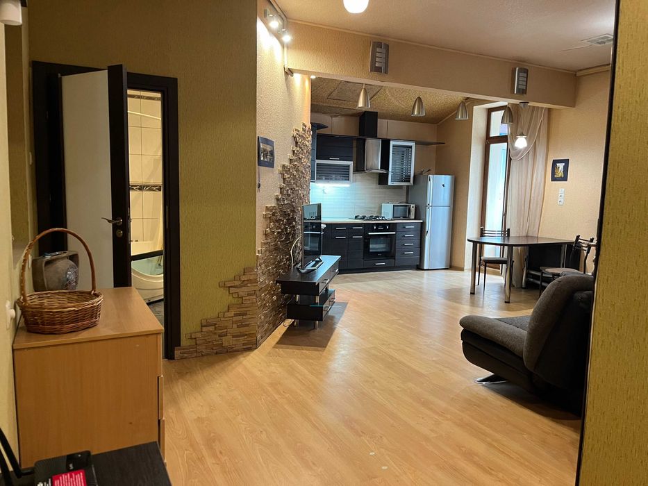 2-кімнатна квартира з джакузі  центр  майдан Конституції