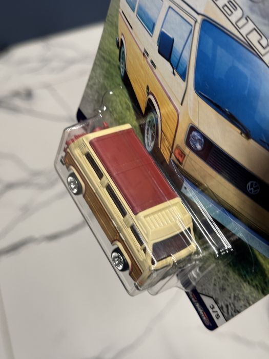 Hot Wheels Premium Cargo Carriers Volkswagen Sunagon T3 2018 seria