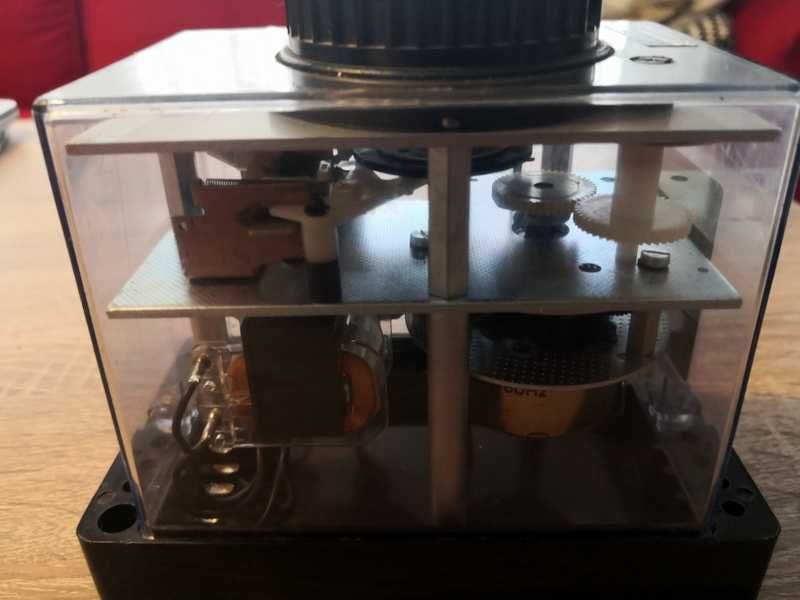 przekaźnik z nastawnym wyłącznikiem czasowym