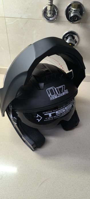 Capacete modular mota (danificado)