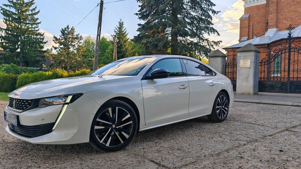 Samochód do ślubu w kolorze białej perly, wieczór panieński, kawalersk