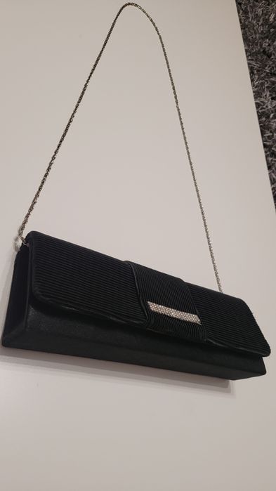 Czarna kopertówka wieczorowa