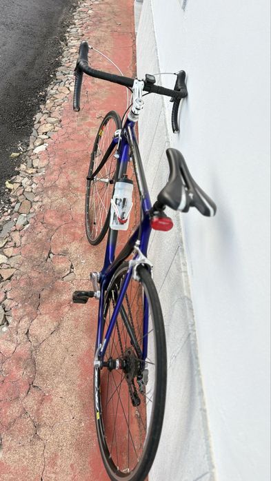 Bicicleta de estrada (quadro em carbono)