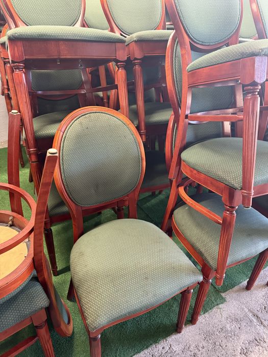 Krzesła medaliony masywne