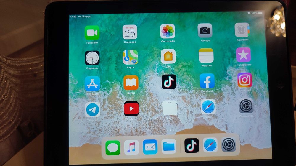 Продам планшет Apple iPad Air Wi-Fi 1/16GB,хороший стан.