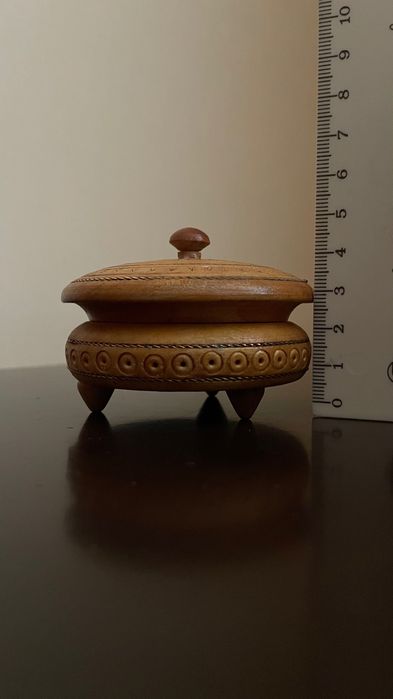 Шкатулка  Дерево різьба  та Голуби пластік роспис