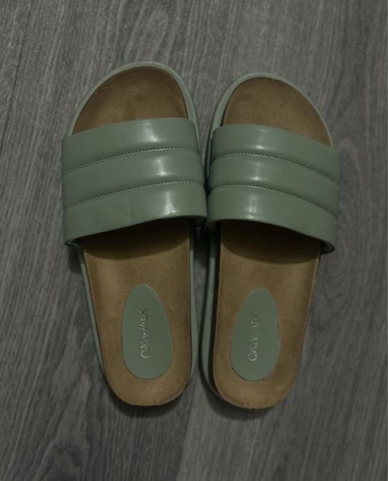 Жіночі літні шльопанці