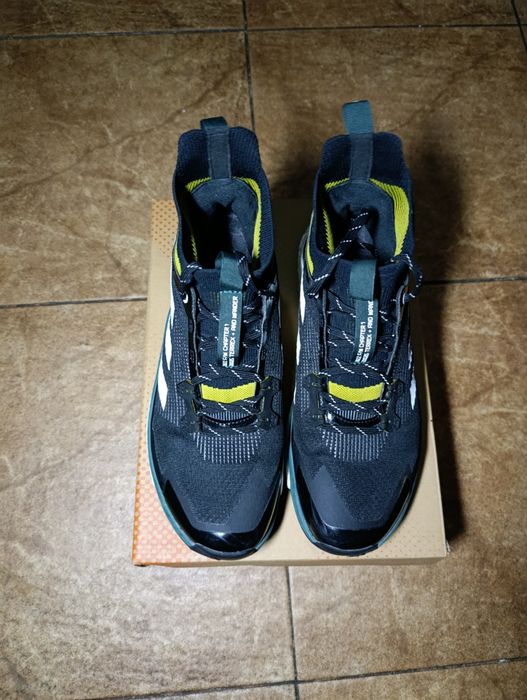 Продам кросовки Adidas TERREX.