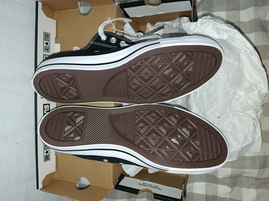 Sapatilhas Converse novas