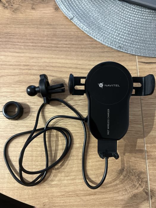 Navitel SH1000 uchwyt samochodowy na telefon z ładowaniem indukcyjnym