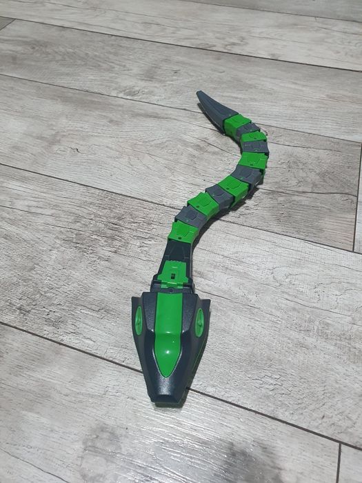 Wąż na  baterie zabawka