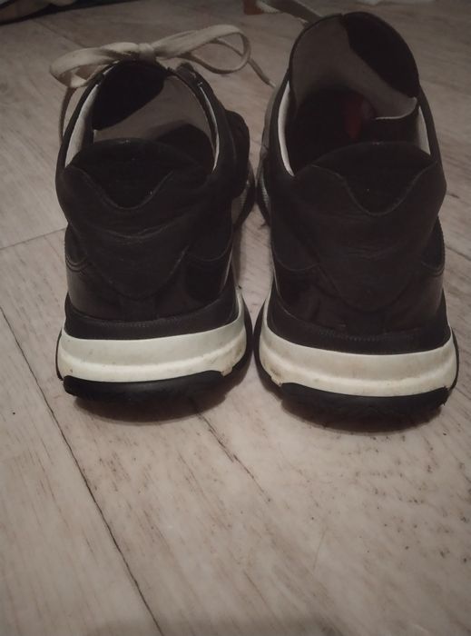 Кросівки шкіряні