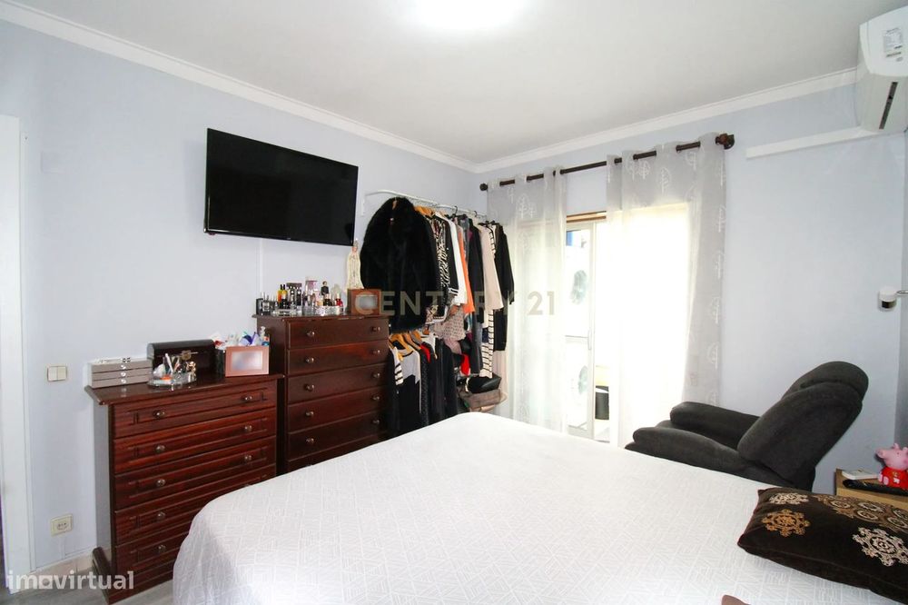 Disponível T3 Remodelado na Torre da Marinha a 2 minutos do Rio Sul Sh